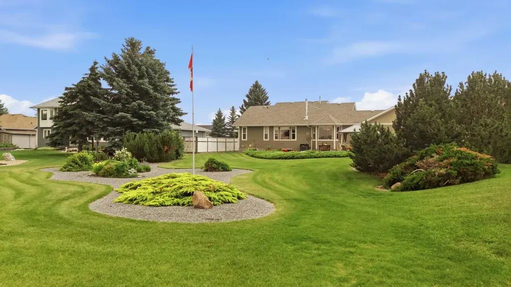 6026 47 Street Innisfail AB T4G 1L3