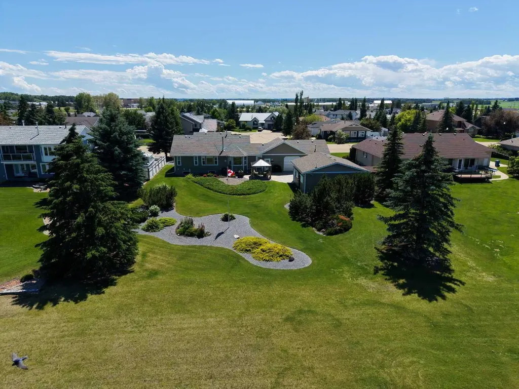 6026 47 Street Innisfail AB T4G 1L3