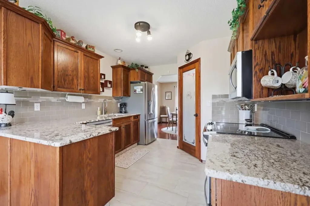 6026 47 Street Innisfail AB T4G 1L3