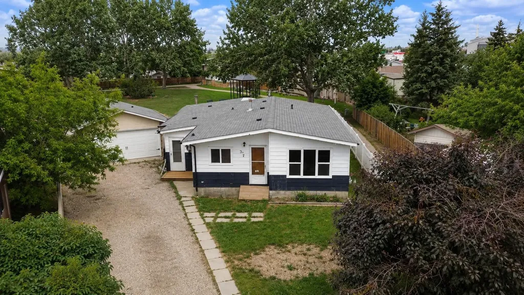 137 Big Hill Place Airdrie AB T4A 1P9