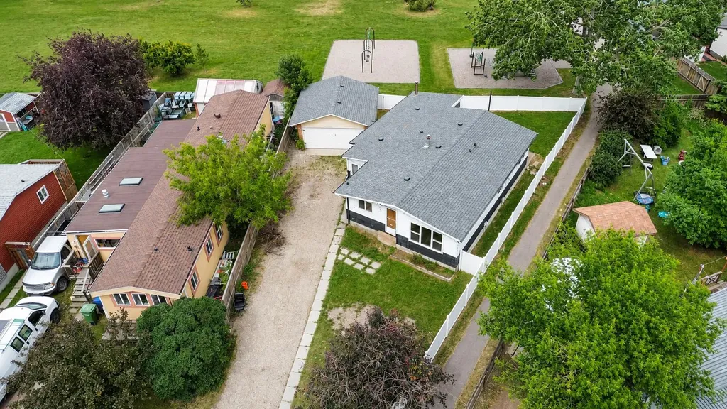 137 Big Hill Place Airdrie AB T4A 1P9