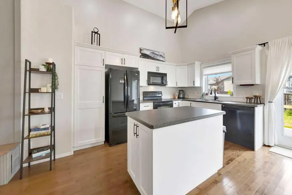 5236 15 Street Lloydminster AB T9V 2J2