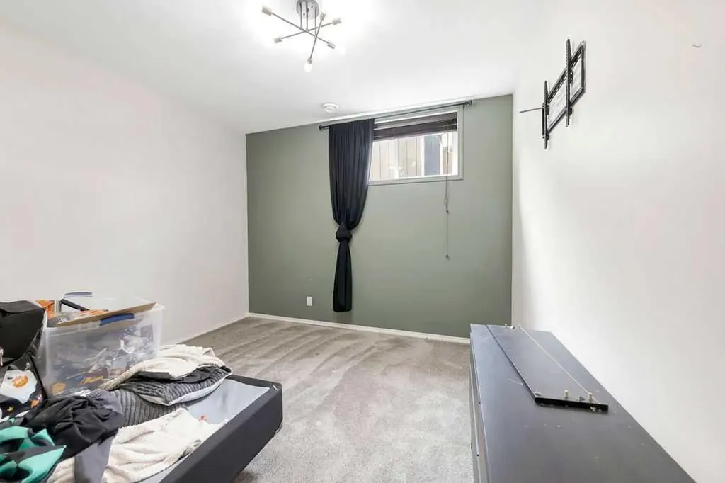 5236 15 Street Lloydminster AB T9V 2J2
