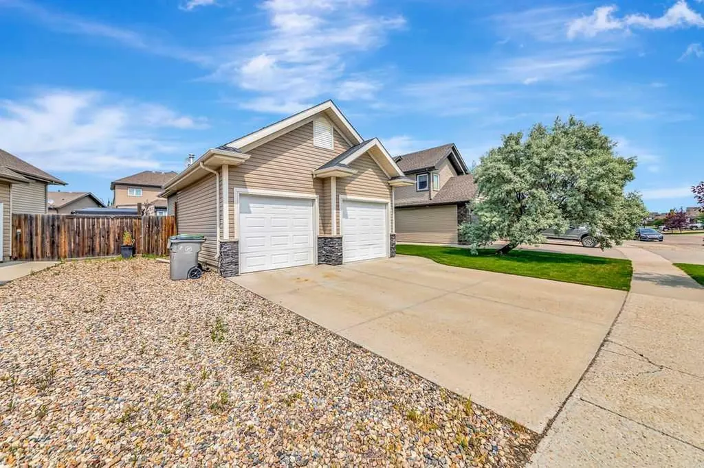 5236 15 Street Lloydminster AB T9V 2J2