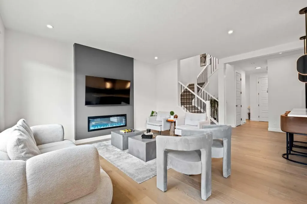 389 Crimson Ridge Place NW Calgary AB T3L 0H5