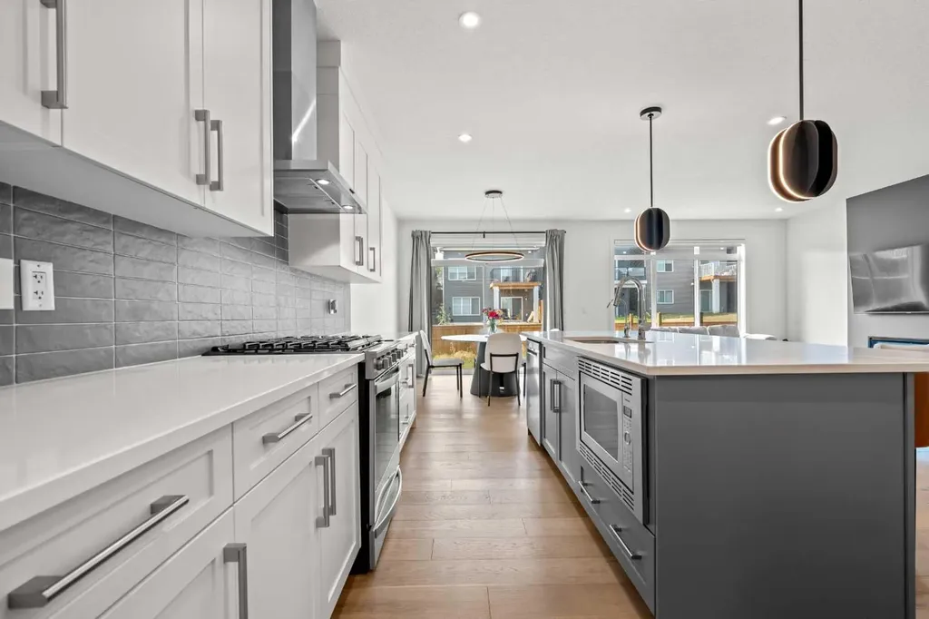 389 Crimson Ridge Place NW Calgary AB T3L 0H5