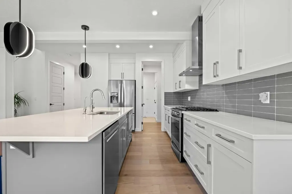 389 Crimson Ridge Place NW Calgary AB T3L 0H5