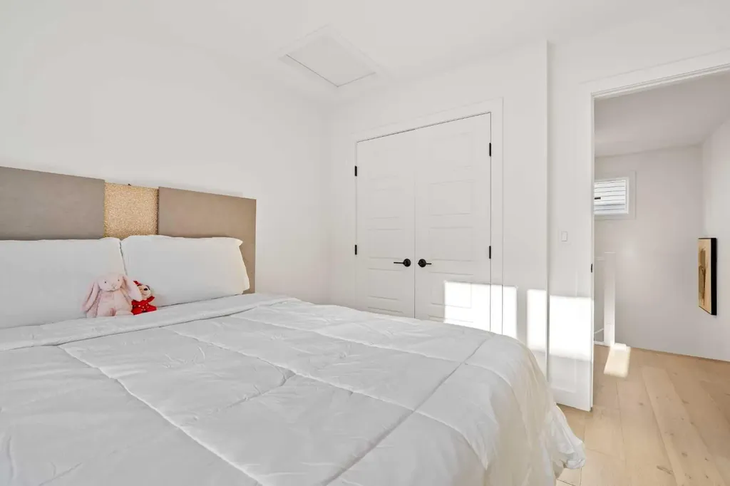 389 Crimson Ridge Place NW Calgary AB T3L 0H5