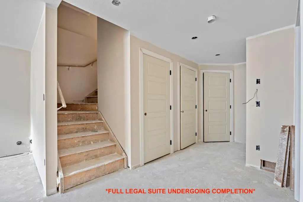 389 Crimson Ridge Place NW Calgary AB T3L 0H5