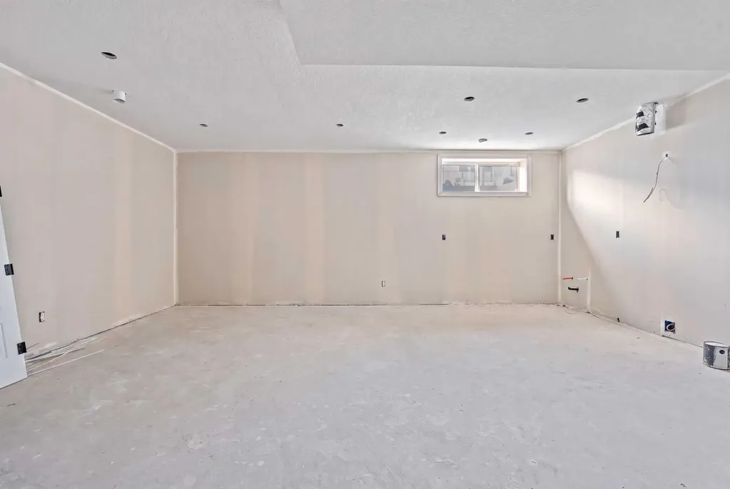 389 Crimson Ridge Place NW Calgary AB T3L 0H5