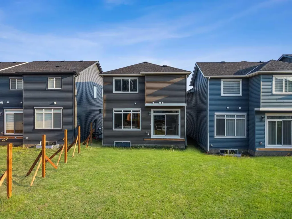 389 Crimson Ridge Place NW Calgary AB T3L 0H5