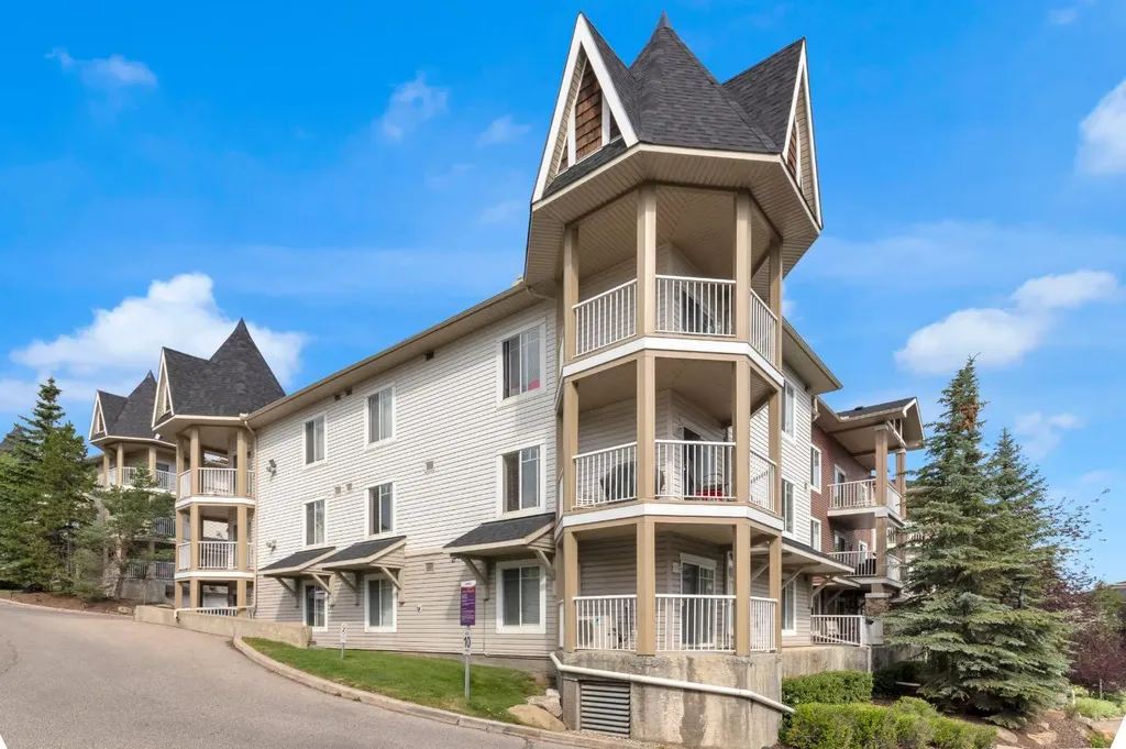 70 Panamount Drive NW Calgary AB T3K 6G8
