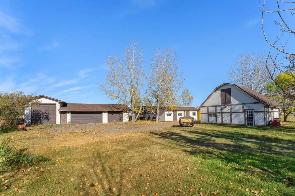 280158 Township Road 240 Chestermere AB T1X 0K5