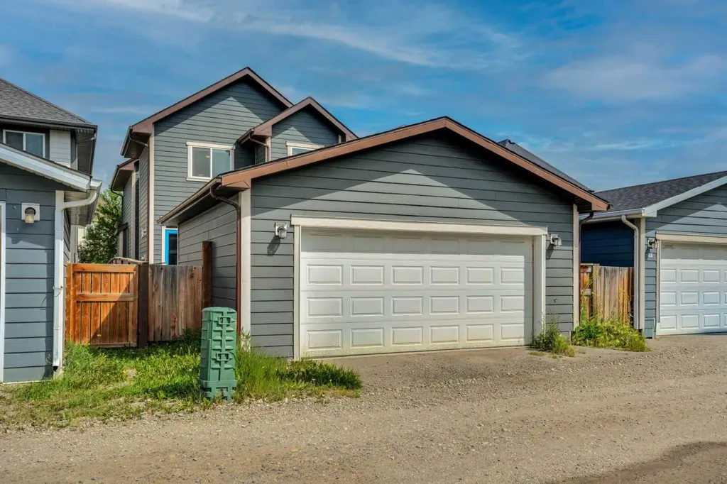 145 Marquis Common SE Calgary AB T3M 1N7