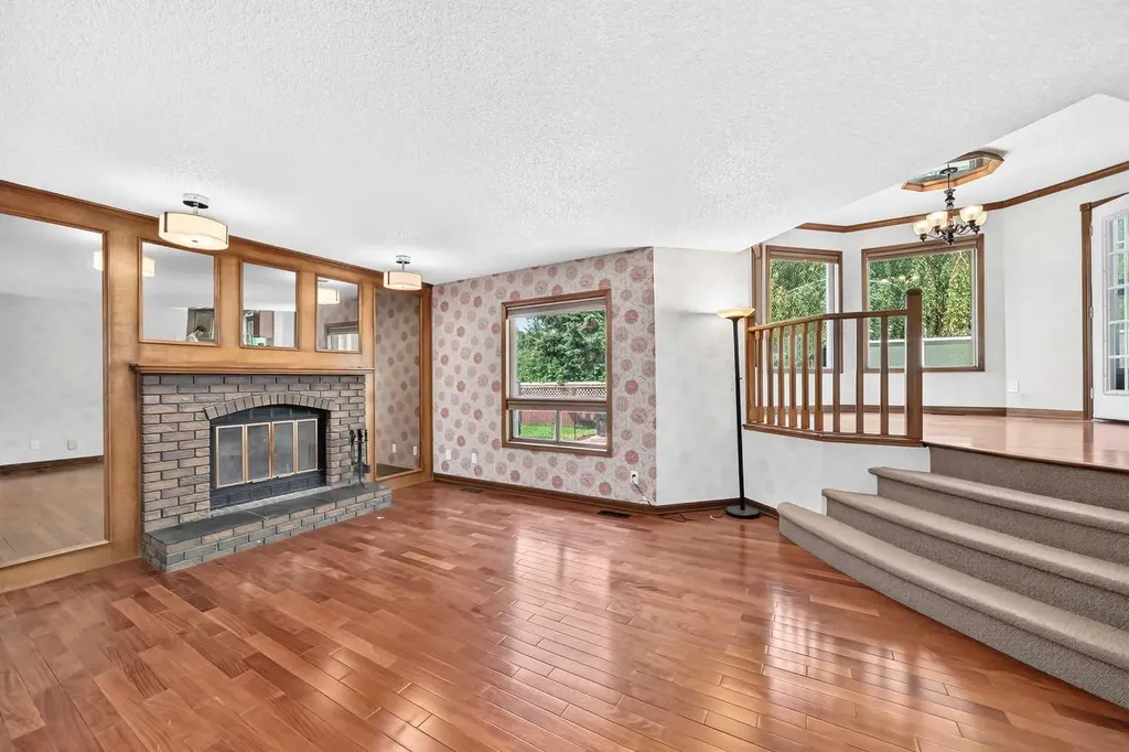 2509 Douglas Woods Link SE Calgary AB T2Z 1L3