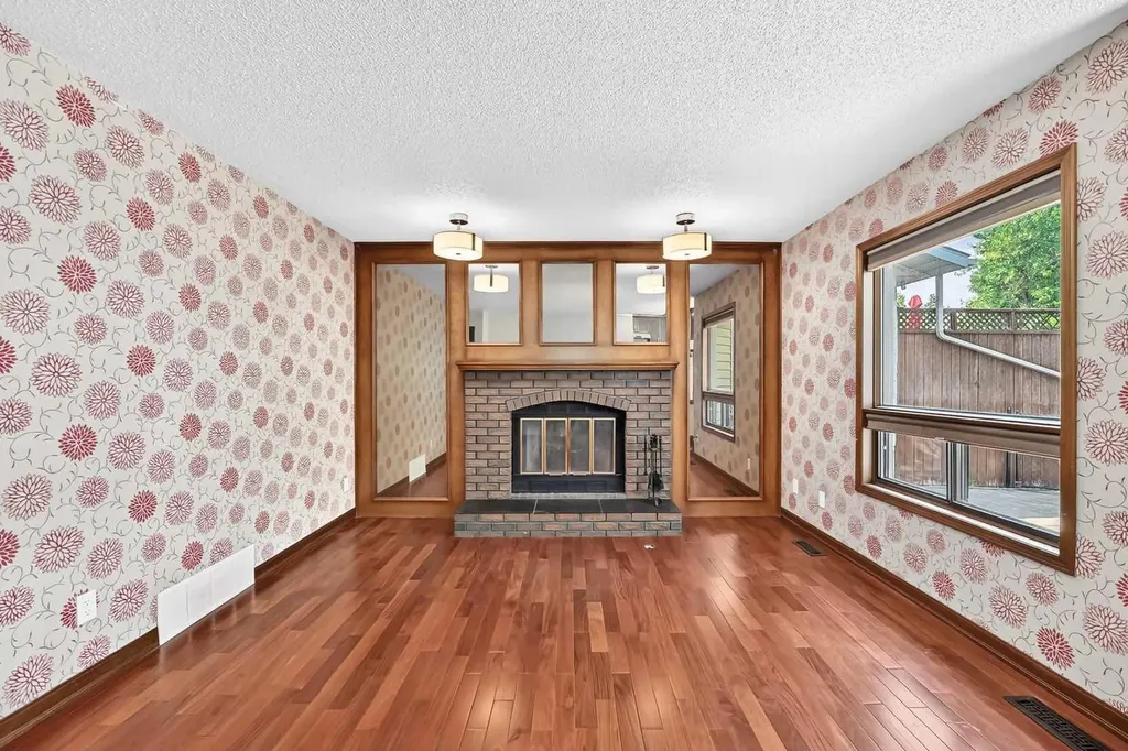2509 Douglas Woods Link SE Calgary AB T2Z 1L3