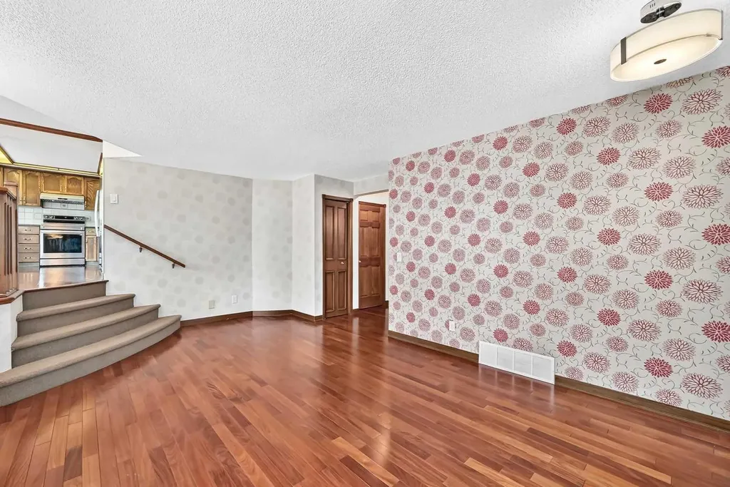 2509 Douglas Woods Link SE Calgary AB T2Z 1L3