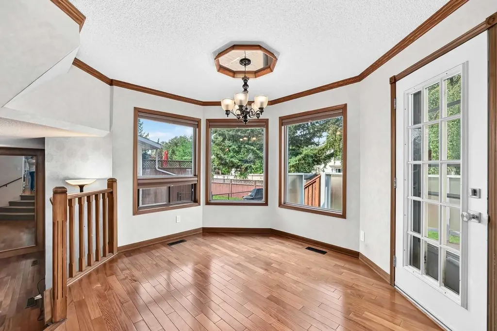 2509 Douglas Woods Link SE Calgary AB T2Z 1L3
