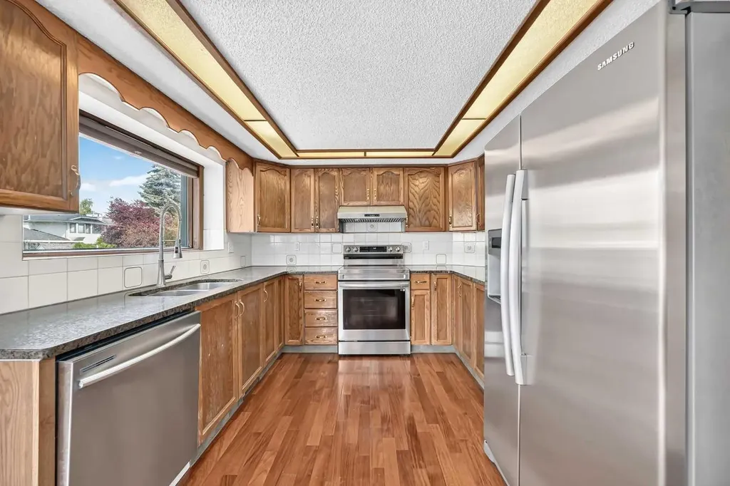 2509 Douglas Woods Link SE Calgary AB T2Z 1L3