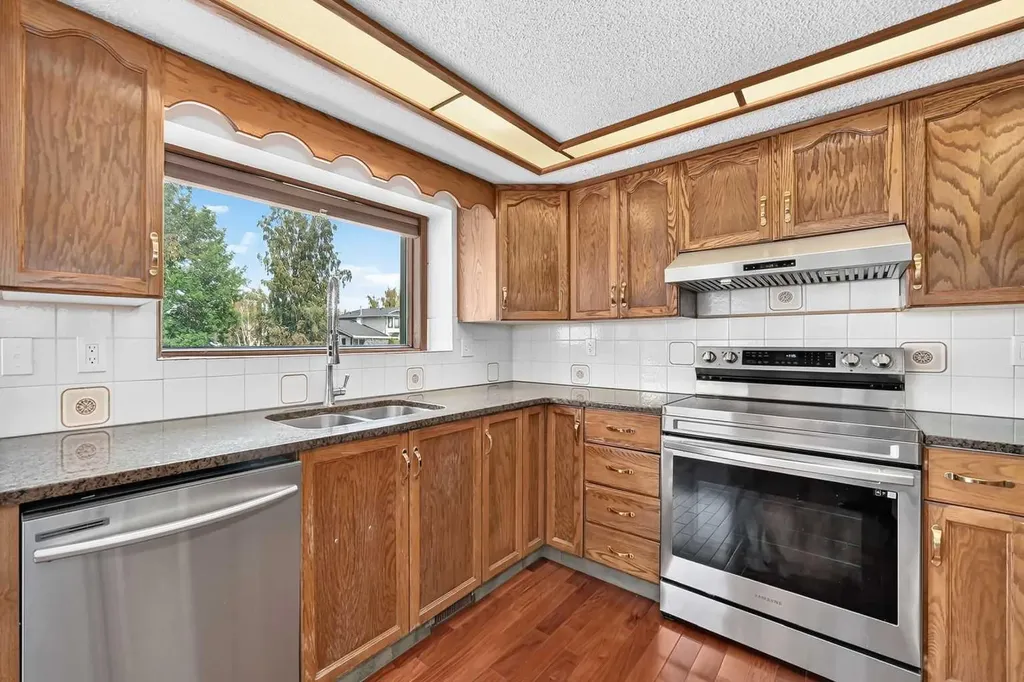 2509 Douglas Woods Link SE Calgary AB T2Z 1L3
