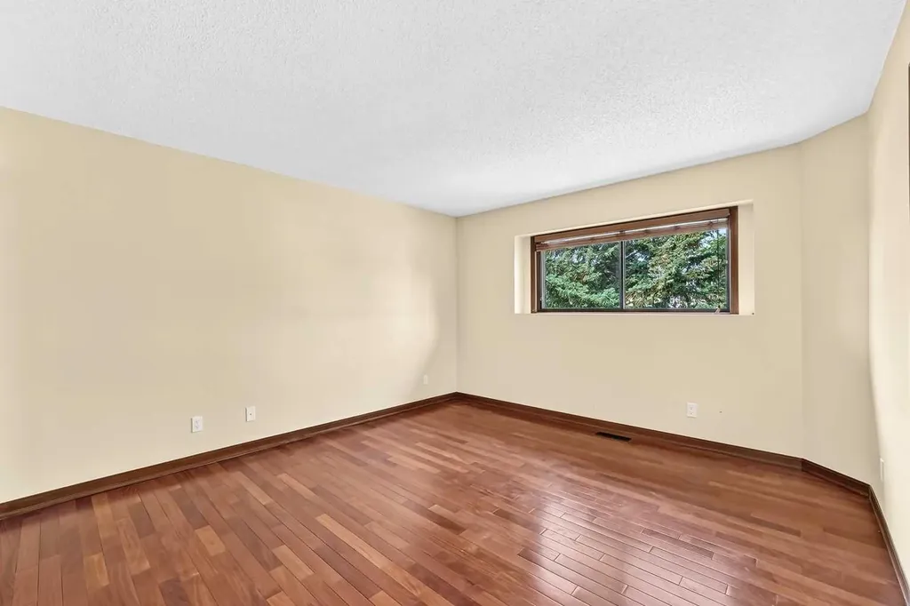 2509 Douglas Woods Link SE Calgary AB T2Z 1L3