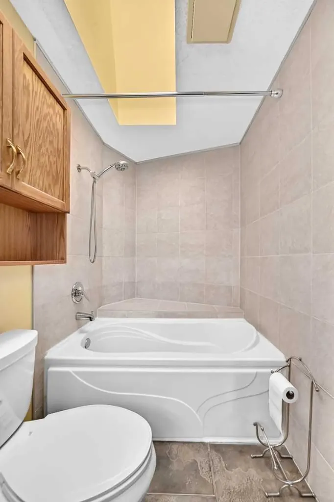 2509 Douglas Woods Link SE Calgary AB T2Z 1L3