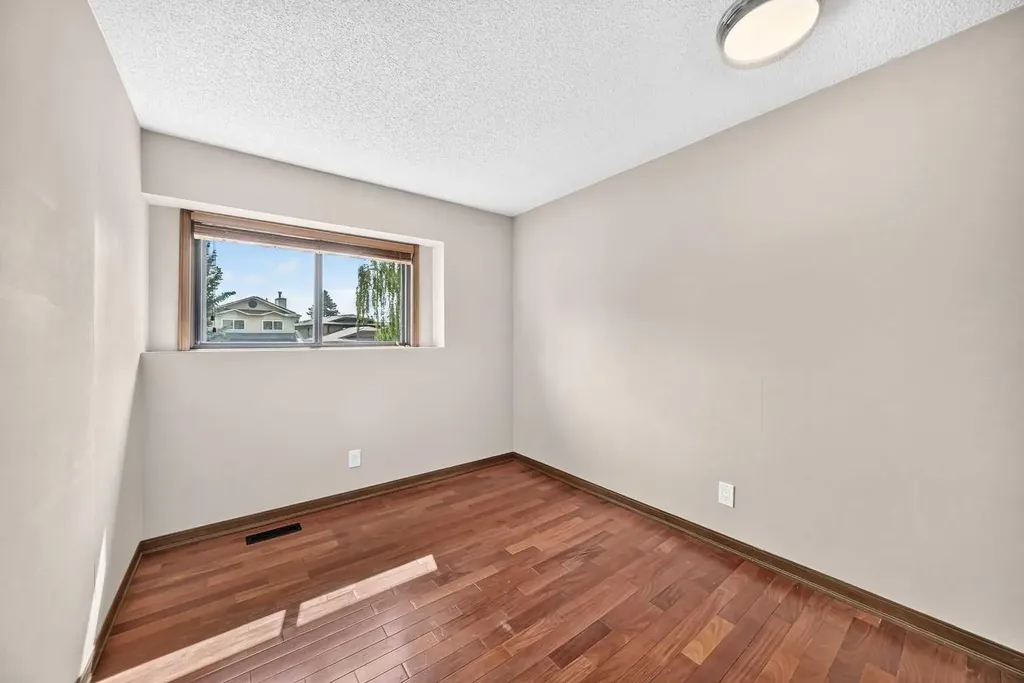 2509 Douglas Woods Link SE Calgary AB T2Z 1L3