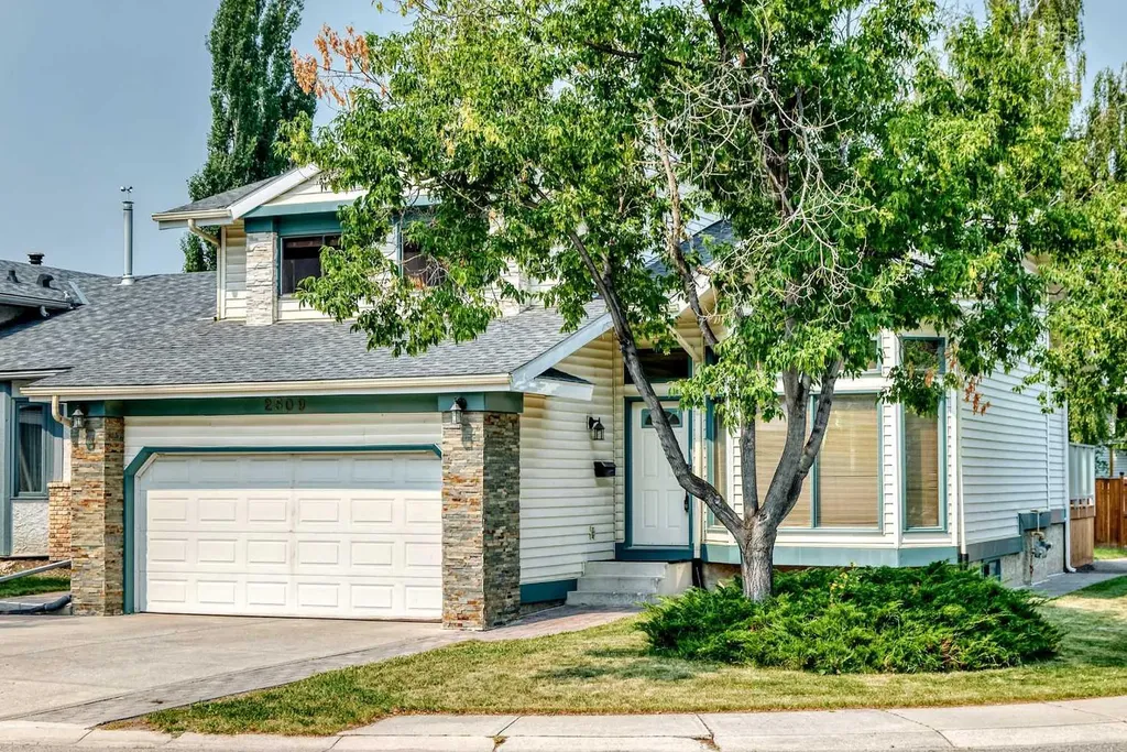 2509 Douglas Woods Link SE Calgary AB T2Z 1L3