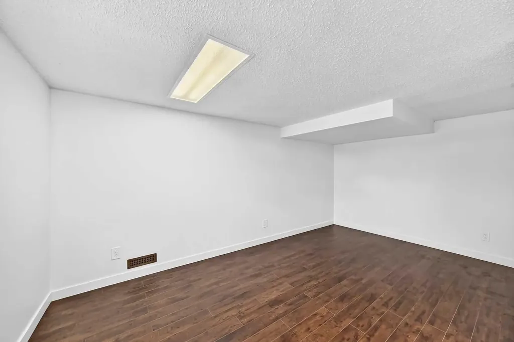 2509 Douglas Woods Link SE Calgary AB T2Z 1L3
