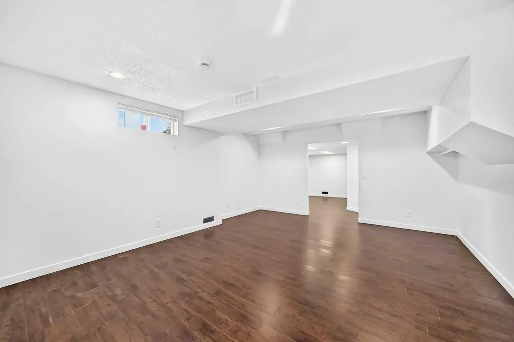 2509 Douglas Woods Link SE Calgary AB T2Z 1L3