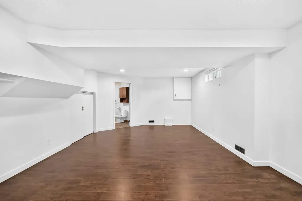 2509 Douglas Woods Link SE Calgary AB T2Z 1L3