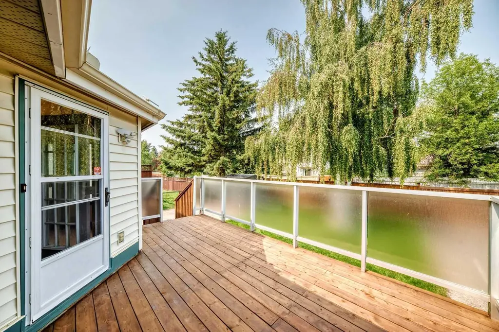 2509 Douglas Woods Link SE Calgary AB T2Z 1L3