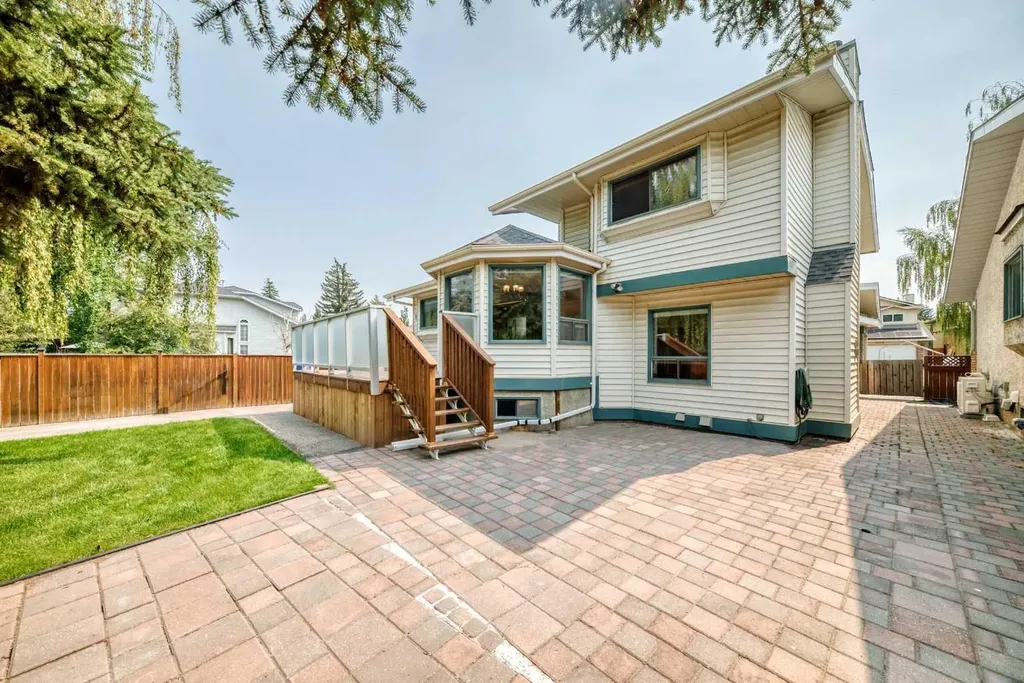 2509 Douglas Woods Link SE Calgary AB T2Z 1L3