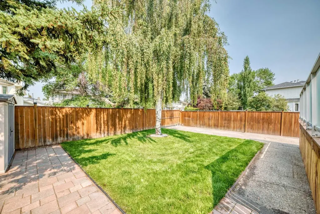 2509 Douglas Woods Link SE Calgary AB T2Z 1L3
