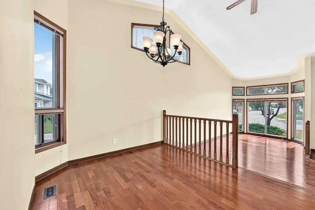 2509 Douglas Woods Link SE Calgary AB T2Z 1L3