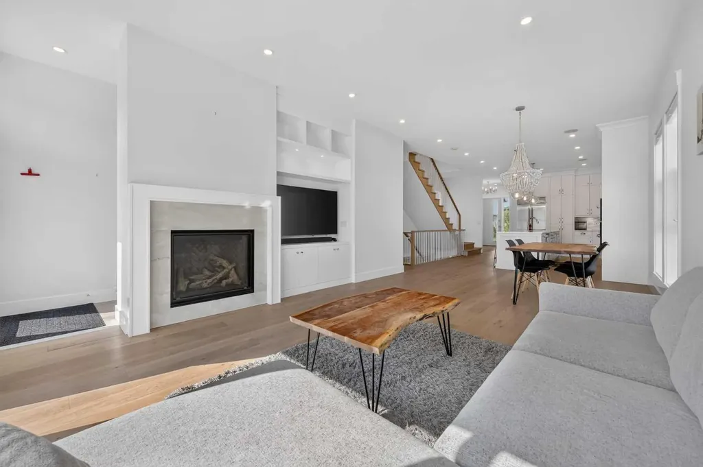 1704 26a Street Calgary AB T3C1L1