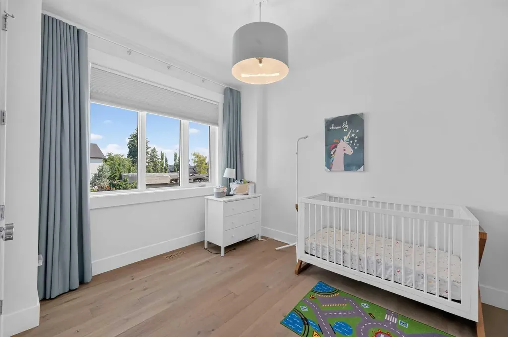 1704 26a Street Calgary AB T3C1L1
