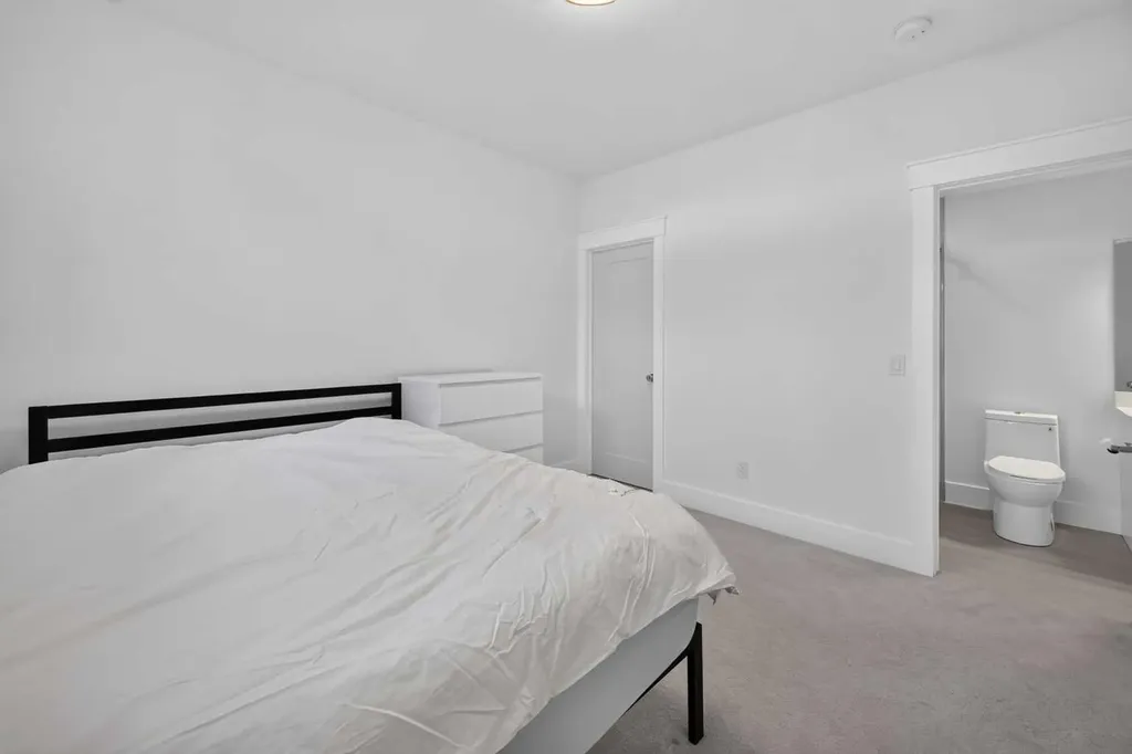 1704 26a Street Calgary AB T3C1L1