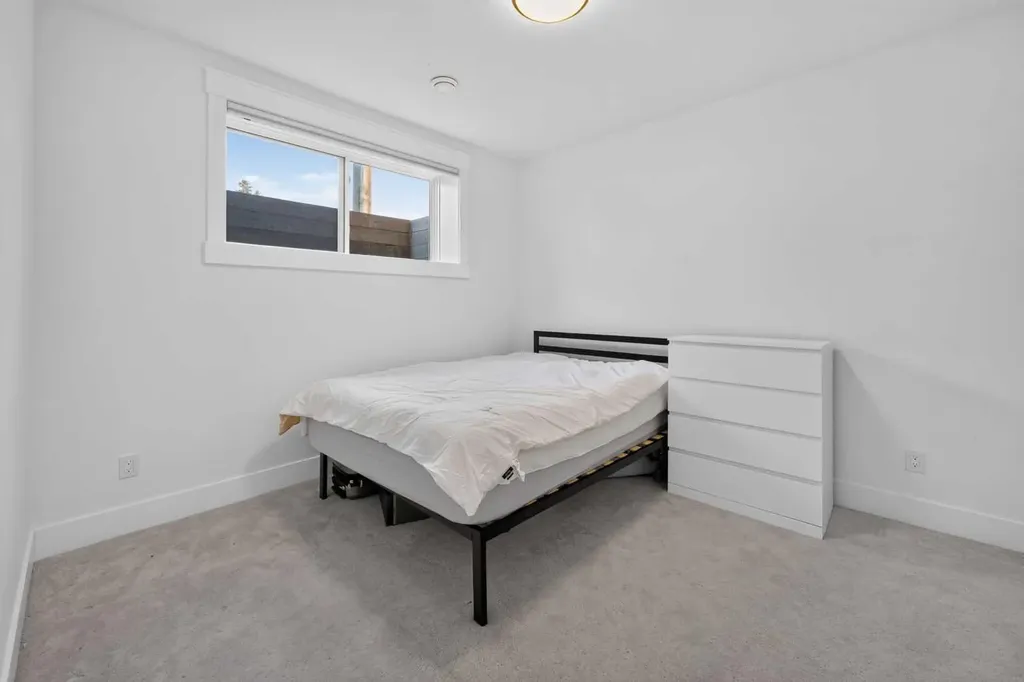 1704 26a Street Calgary AB T3C1L1