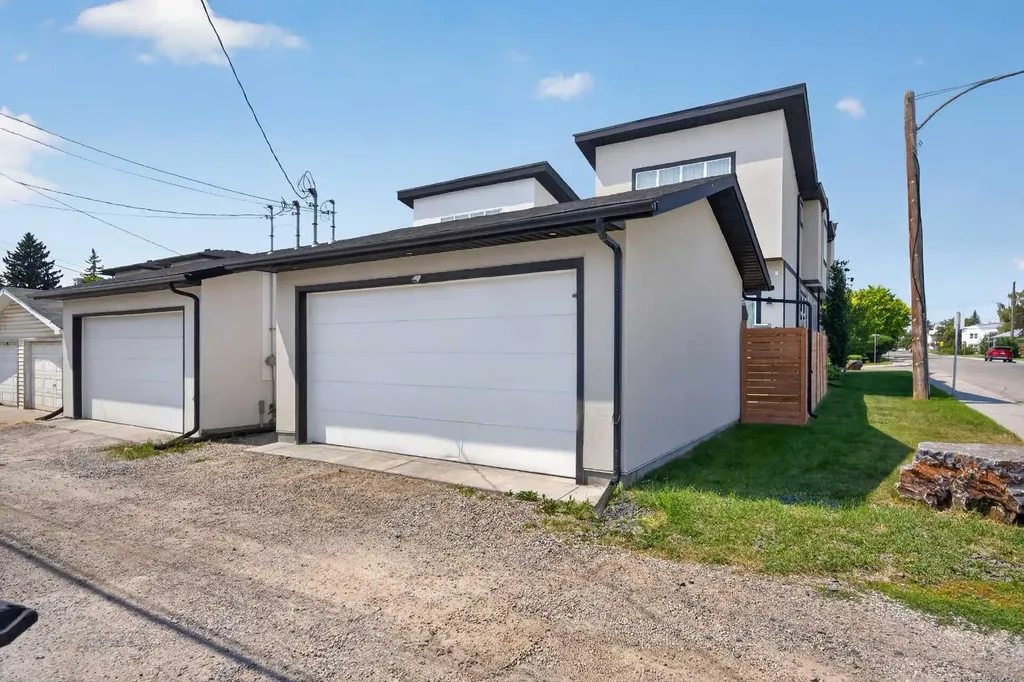 1704 26a Street Calgary AB T3C1L1