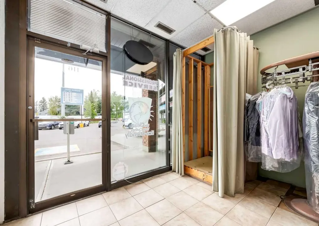 5403 Crowchild Trail NW Calgary AB T3B 4Z1