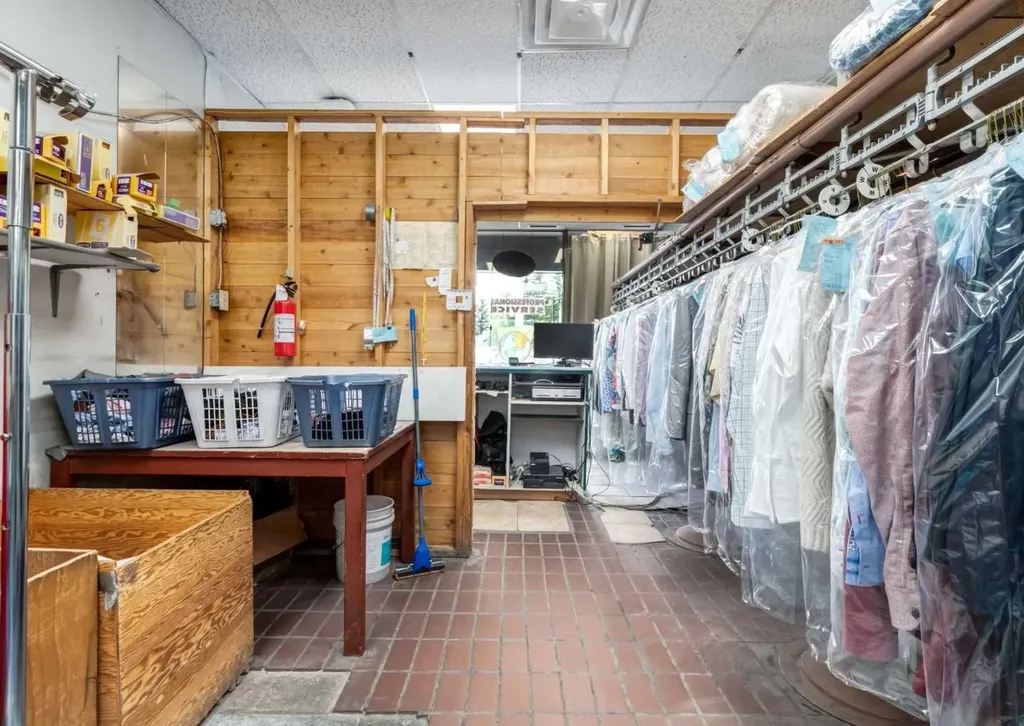 5403 Crowchild Trail NW Calgary AB T3B 4Z1