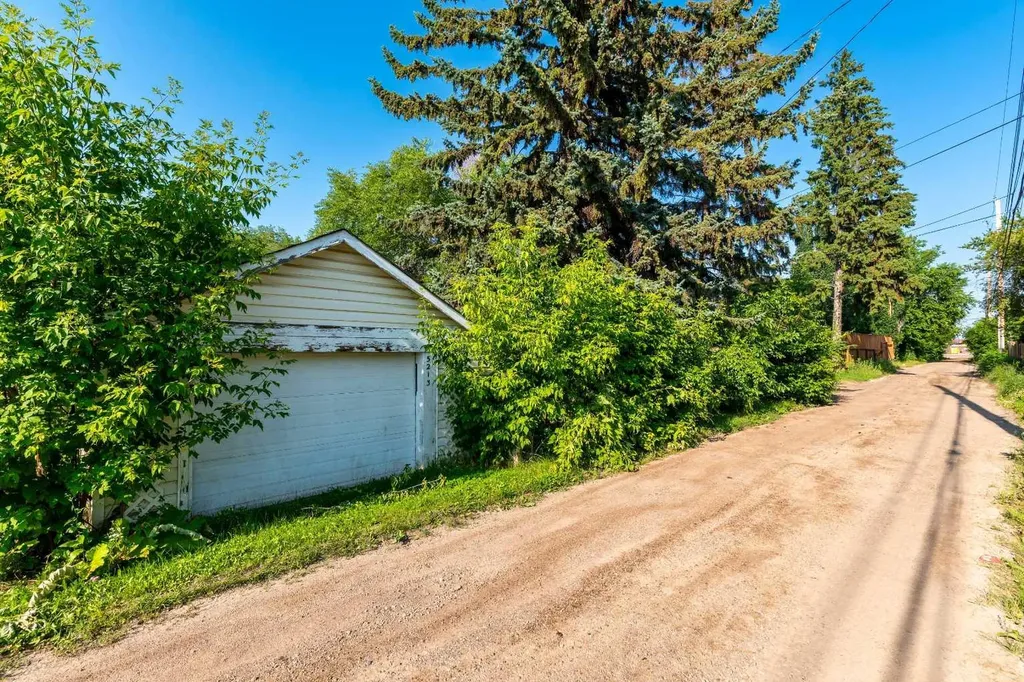 5213 48 Street Lloydminster AB T9V 0J2