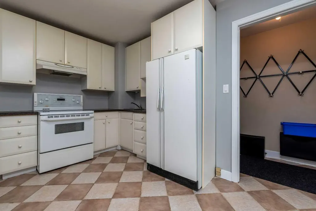 5213 48 Street Lloydminster AB T9V 0J2