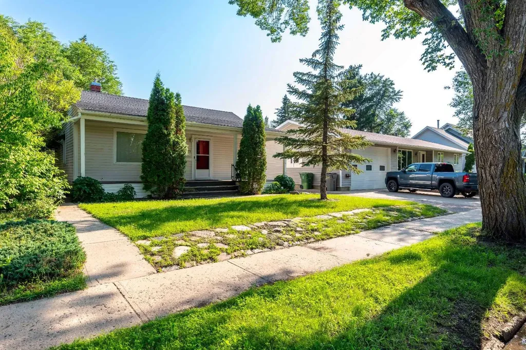 5213 48 Street Lloydminster AB T9V 0J2