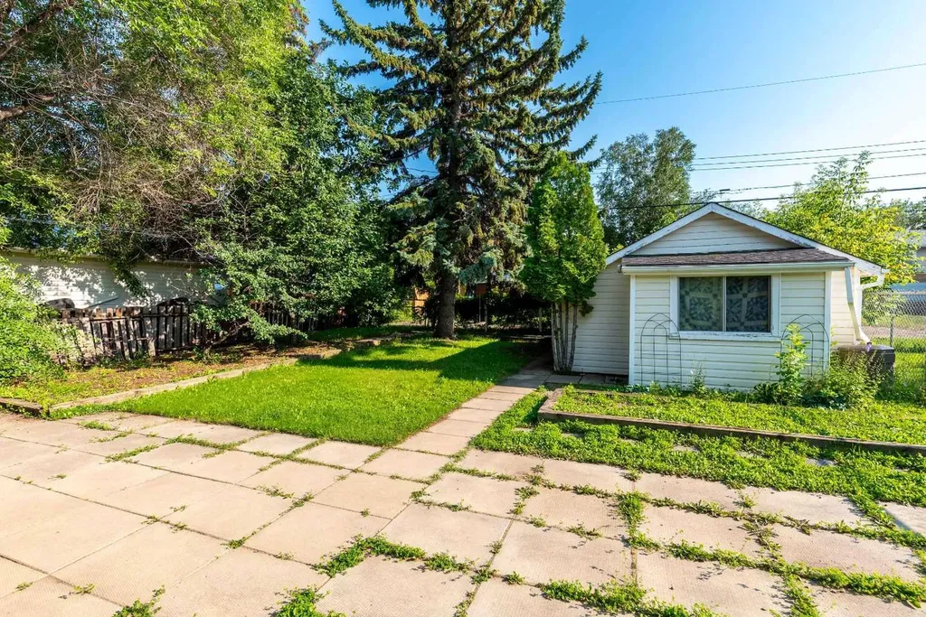 5213 48 Street Lloydminster AB T9V 0J2