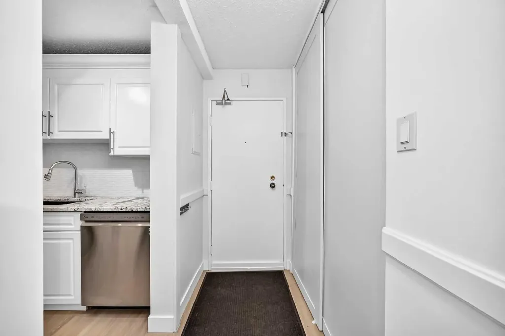 8948 Elbow Drive SW Calgary AB T2V 0H9