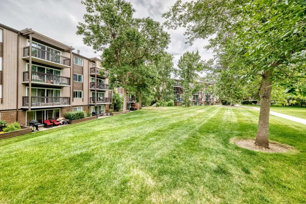 8948 Elbow Drive SW Calgary AB T2V 0H9