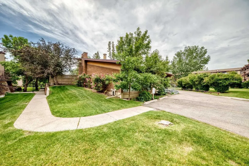 8948 Elbow Drive SW Calgary AB T2V 0H9