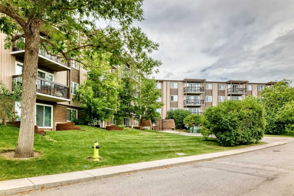 8948 Elbow Drive SW Calgary AB T2V 0H9